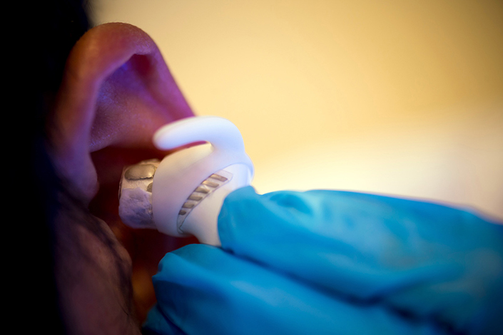 The earbuds are inserted in the ear canal, where they can harvest sweat and sensor the brain's electrical activity. @ University of California, San Diego