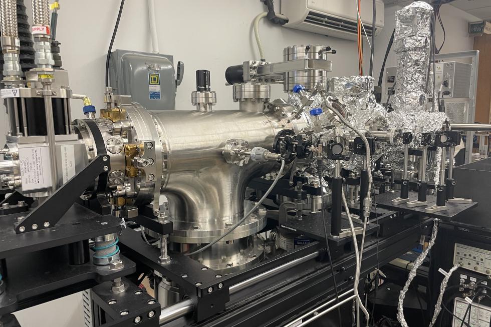 Experimental apparatus and laser used by researchers at the University of British Columbia, RIKEN and Kanazawa University to demonstrate superfluidity in hydrogen.