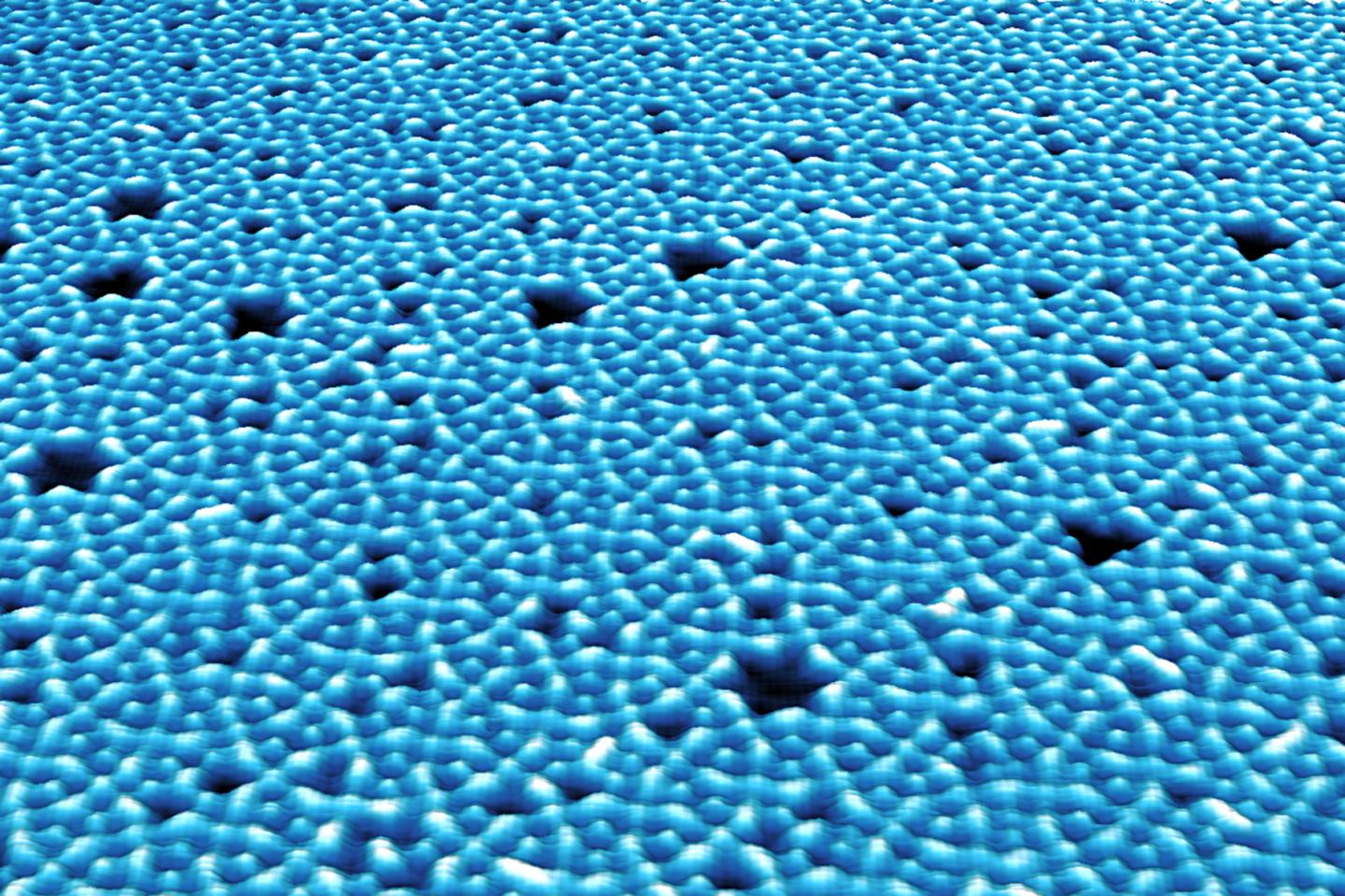 The new building block (left, red outline) comprises two modified starting molecules connected to each other by a silver atom (blue). This leads to complex, semiregular tessellations (right, microscope image). @ Klappenberger and Zhang / TUM