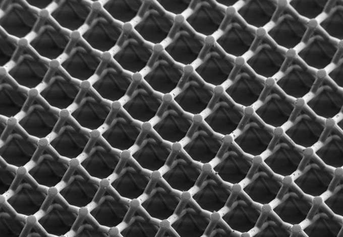 Microscopic image of the synthetic paper developed at KTH