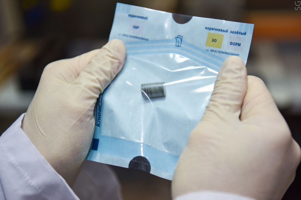 Sterile packed implant. @ Sergey Gnuskov/NUST MISIS