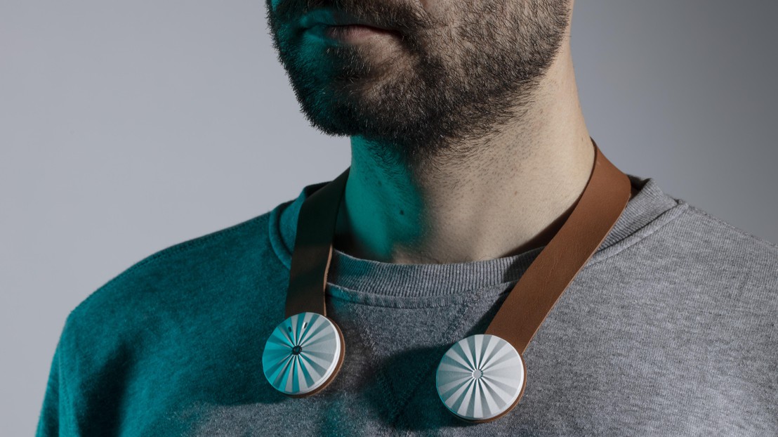 This is the prototype of the daylight sensor to wear on the shoulders. @ HEAD-Baptiste Coulon
