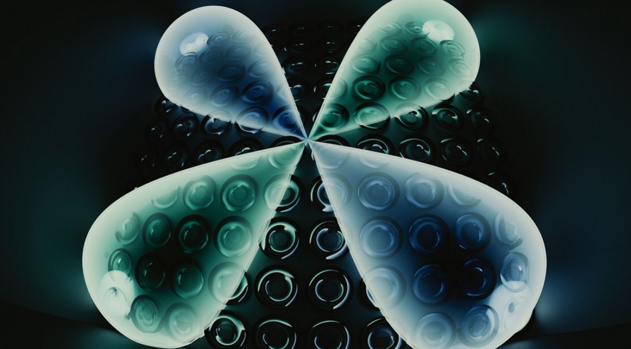 A new, grooved silicon chip keeps light in the corners using the physics of quadrupoles and topology @ E. Edwards/JQI
